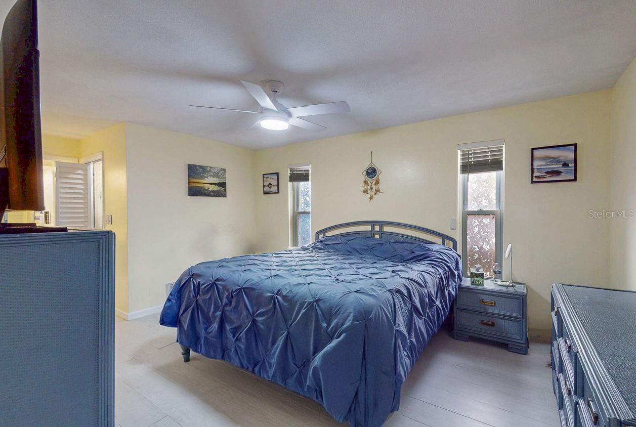 1876 OAK FOREST DR E, CLEARWATER, FL, 33759