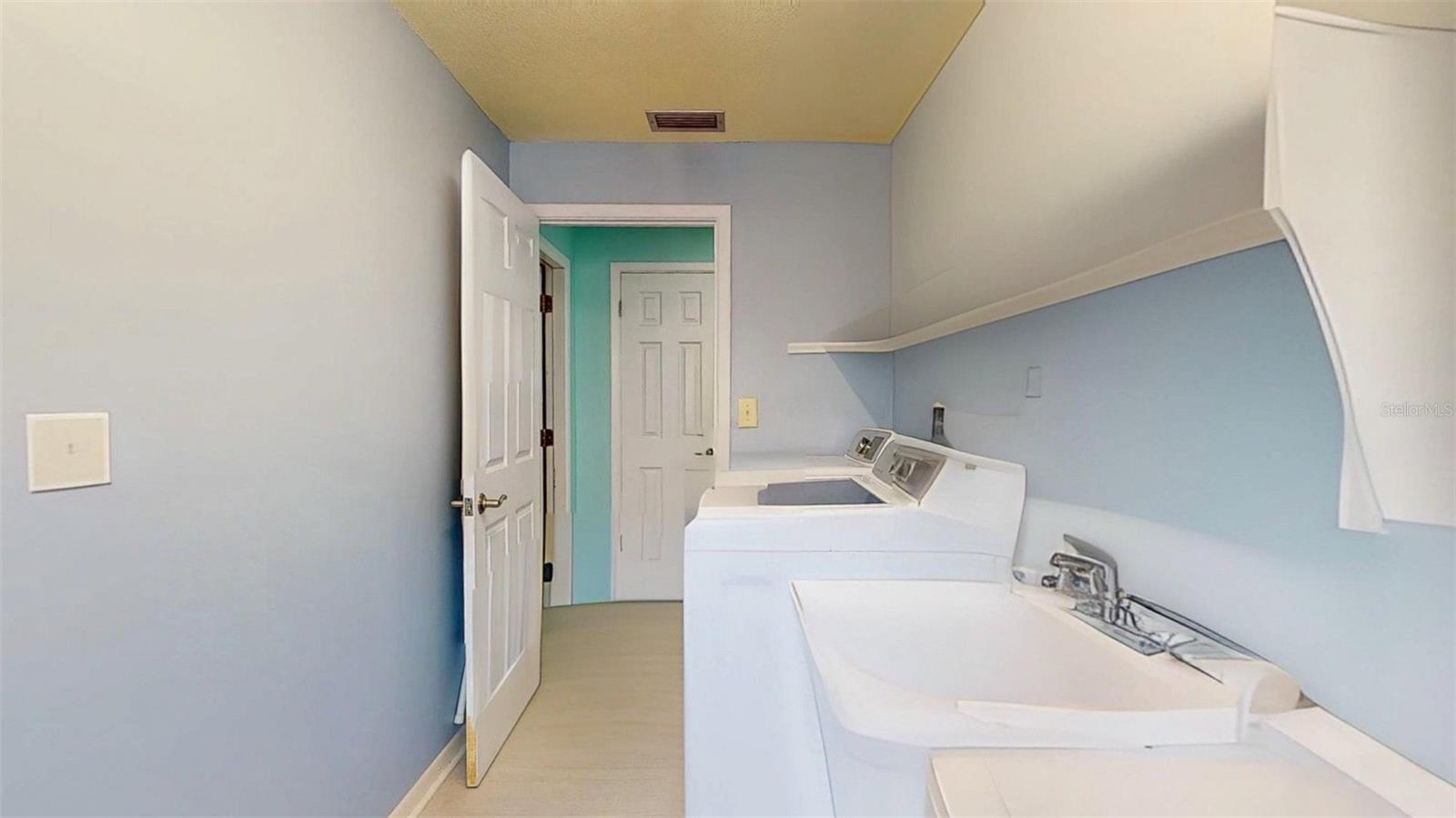 1876 OAK FOREST DR E, CLEARWATER, FL, 33759