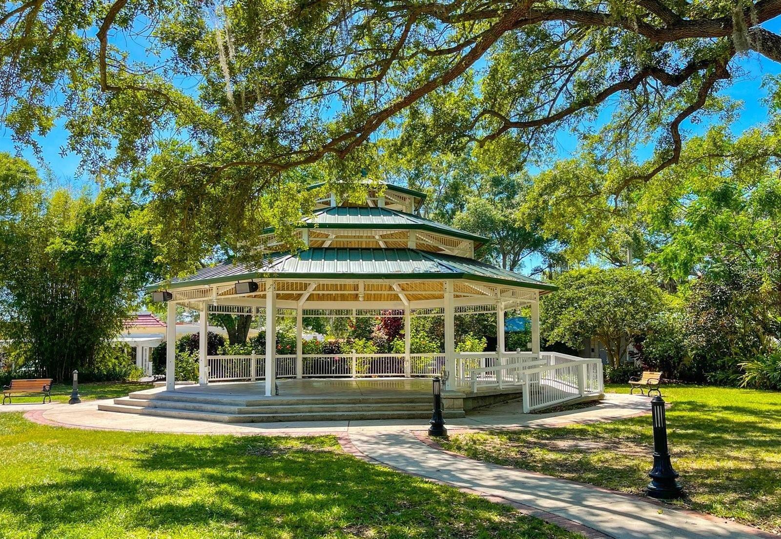 223 HIGHLAND WOODS DR, SAFETY HARBOR, FL, 34695