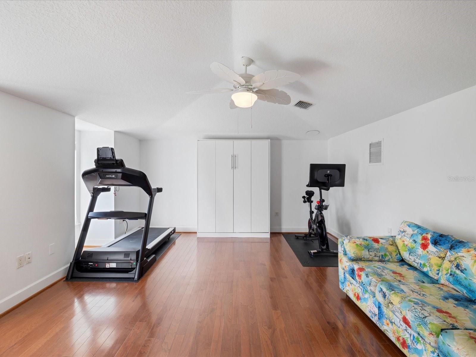 223 HIGHLAND WOODS DR, SAFETY HARBOR, FL, 34695