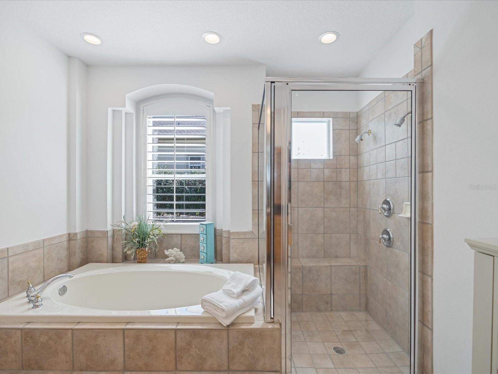 223 HIGHLAND WOODS DR, SAFETY HARBOR, FL, 34695