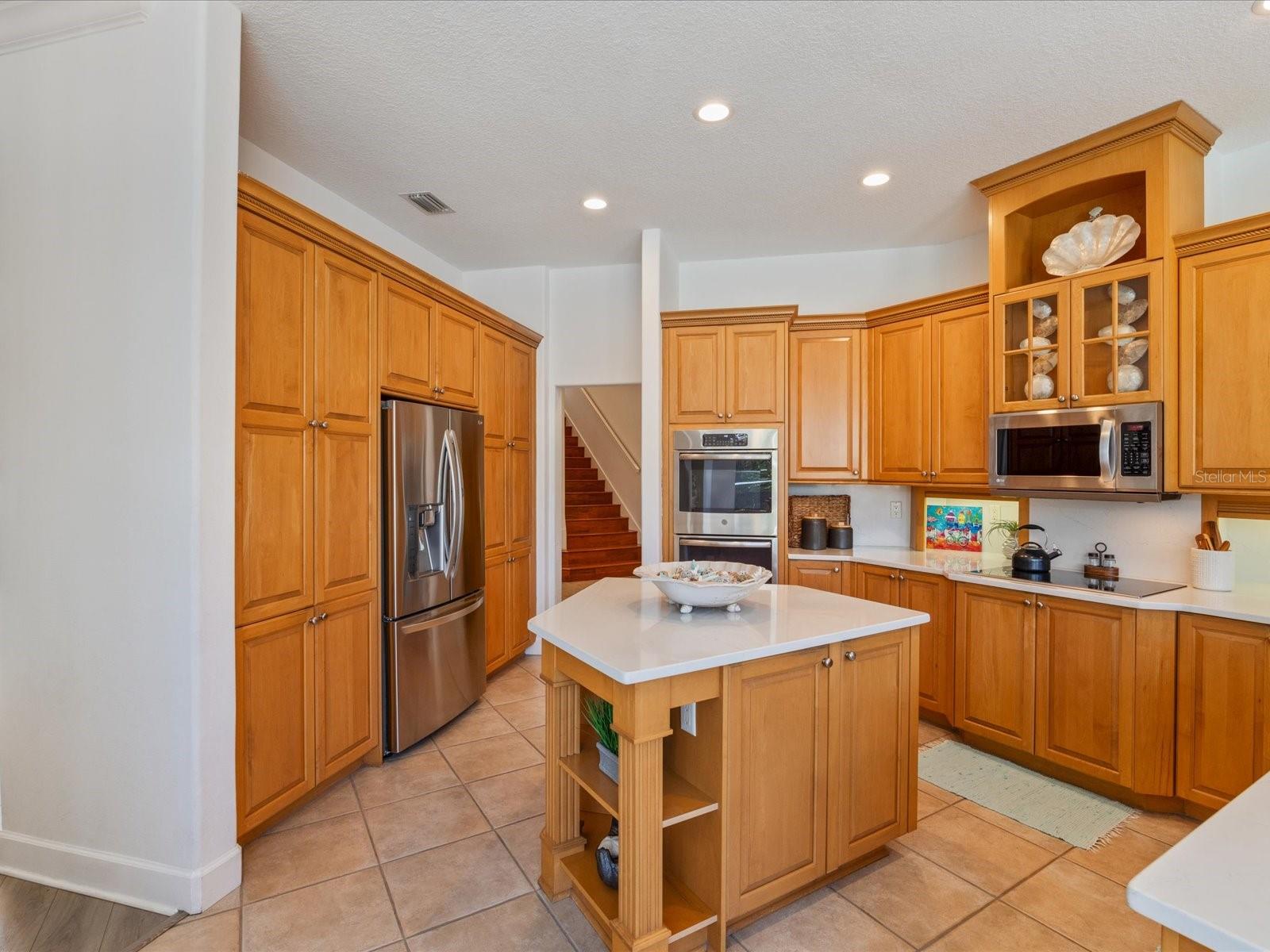 223 HIGHLAND WOODS DR, SAFETY HARBOR, FL, 34695