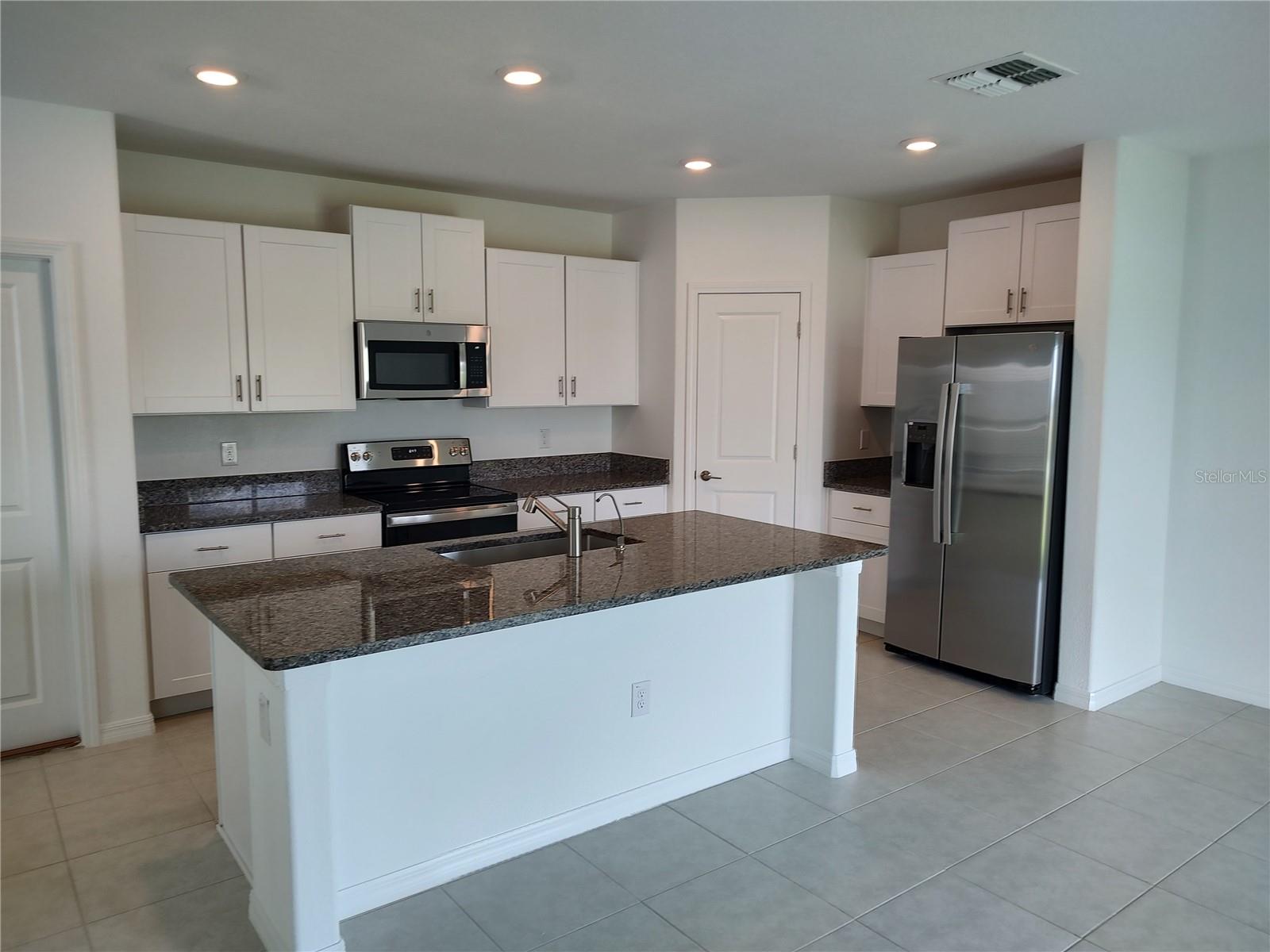 11137 RADIANT SHORE LOOP, SAN ANTONIO, FL, 33576
