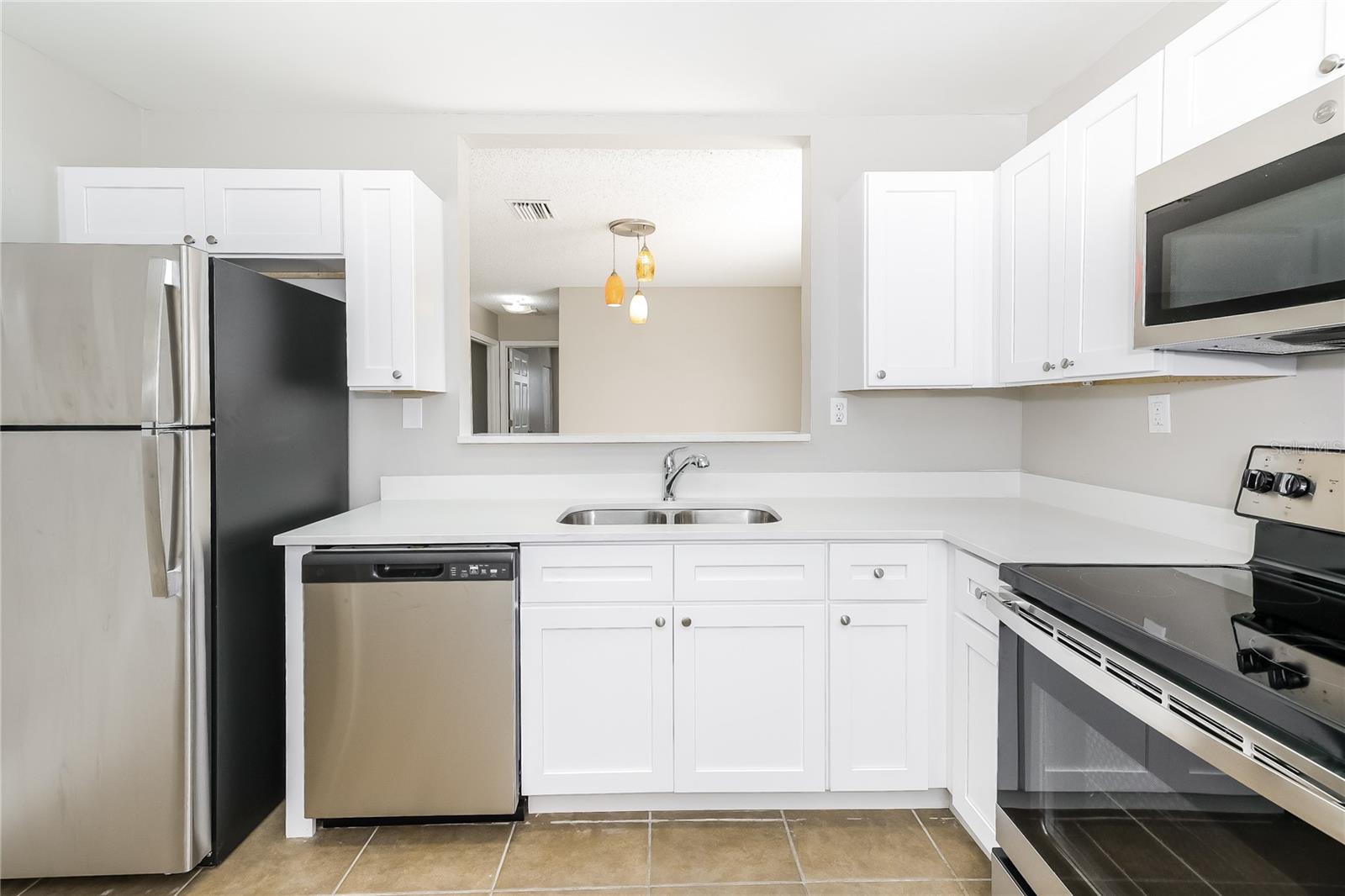 975 DERBYSHIRE DR, KISSIMMEE, FL, 34758