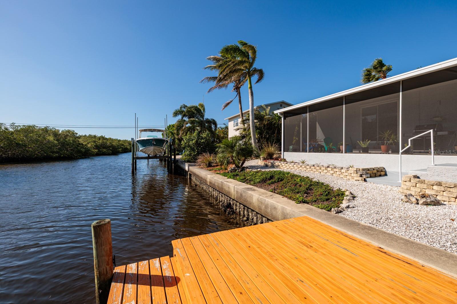 9409 SUN ISLE DR NE, ST PETERSBURG, FL, 33702