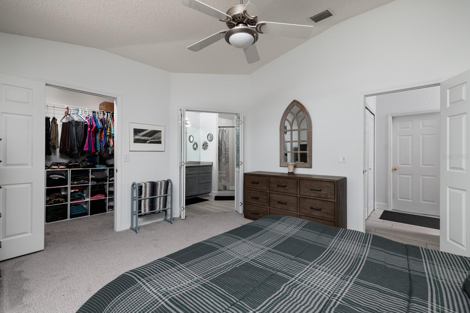 9409 SUN ISLE DR NE, ST PETERSBURG, FL, 33702