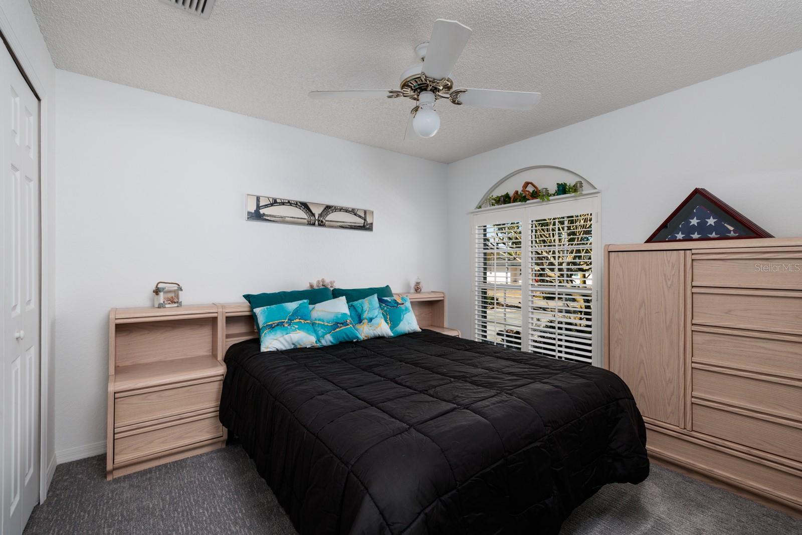 9409 SUN ISLE DR NE, ST PETERSBURG, FL, 33702