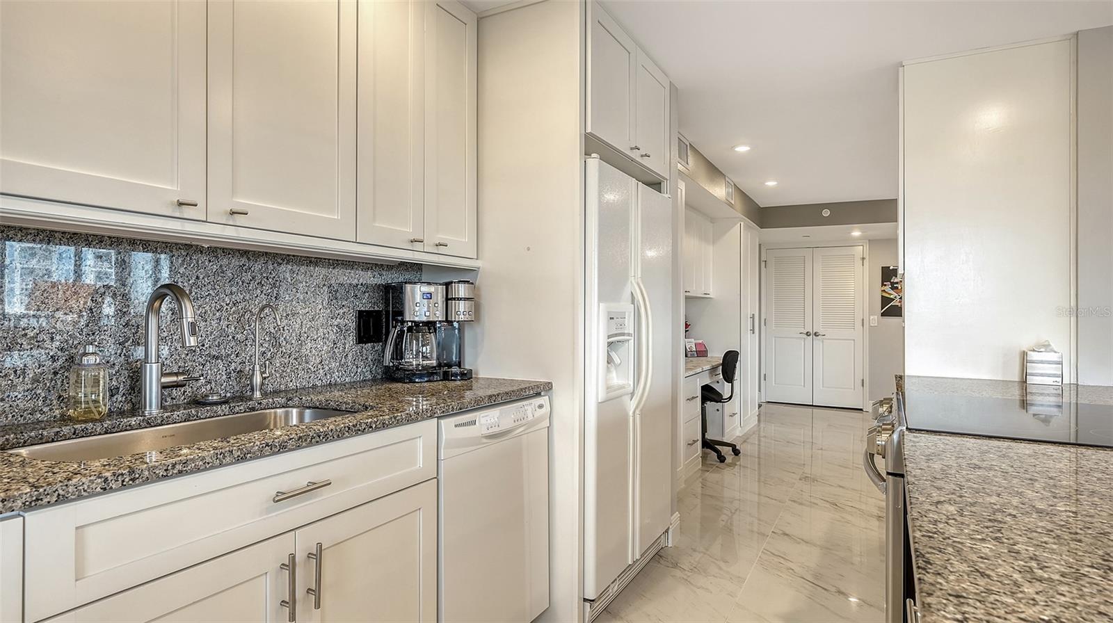 1104 BENJAMIN FRANKLIN DR #519, SARASOTA, FL, 34236