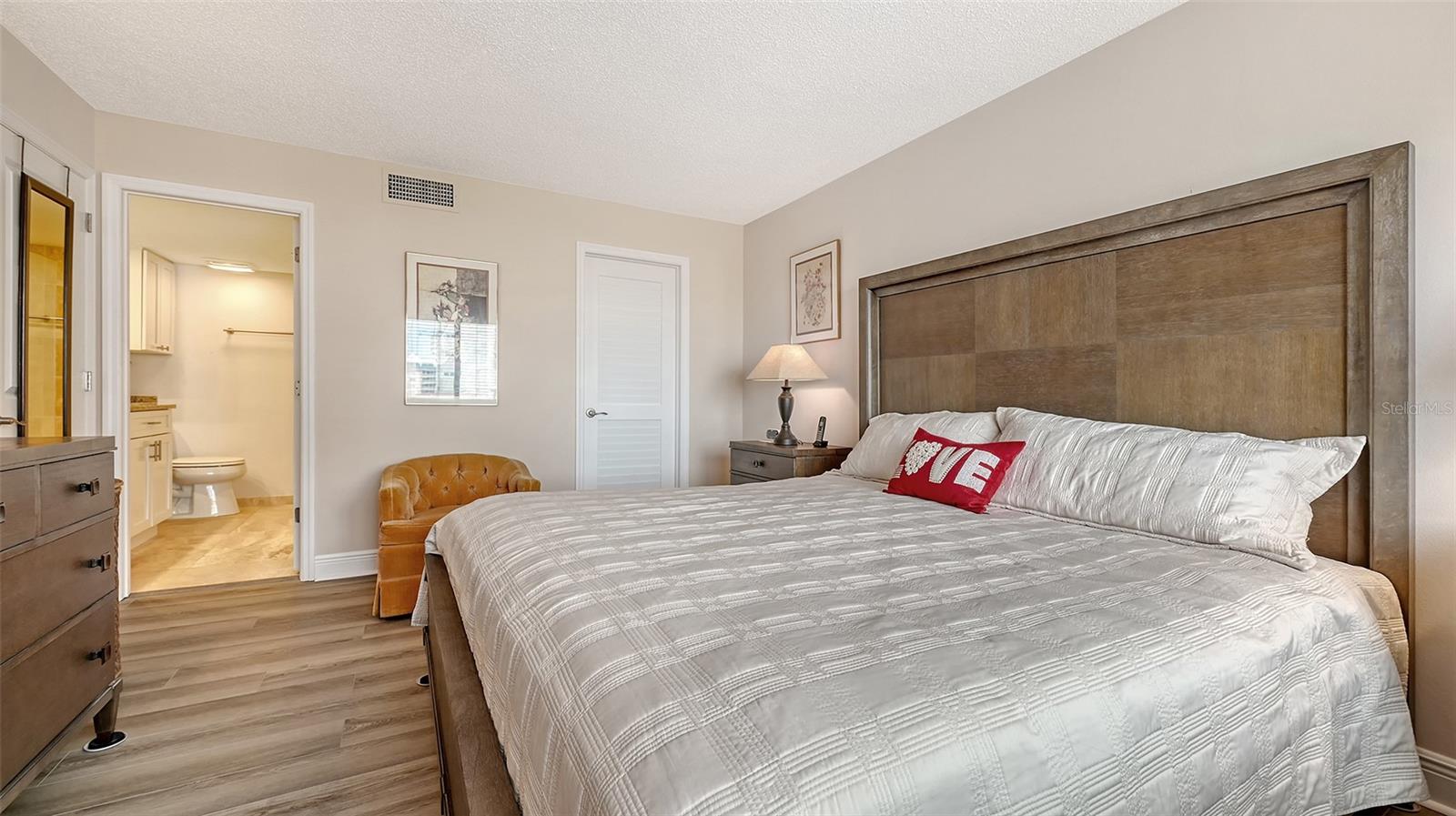 1104 BENJAMIN FRANKLIN DR #519, SARASOTA, FL, 34236