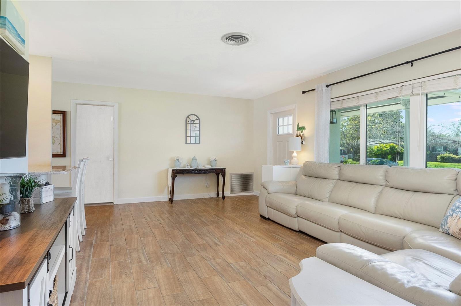 731 44TH AVE NE, ST PETERSBURG, FL, 33703