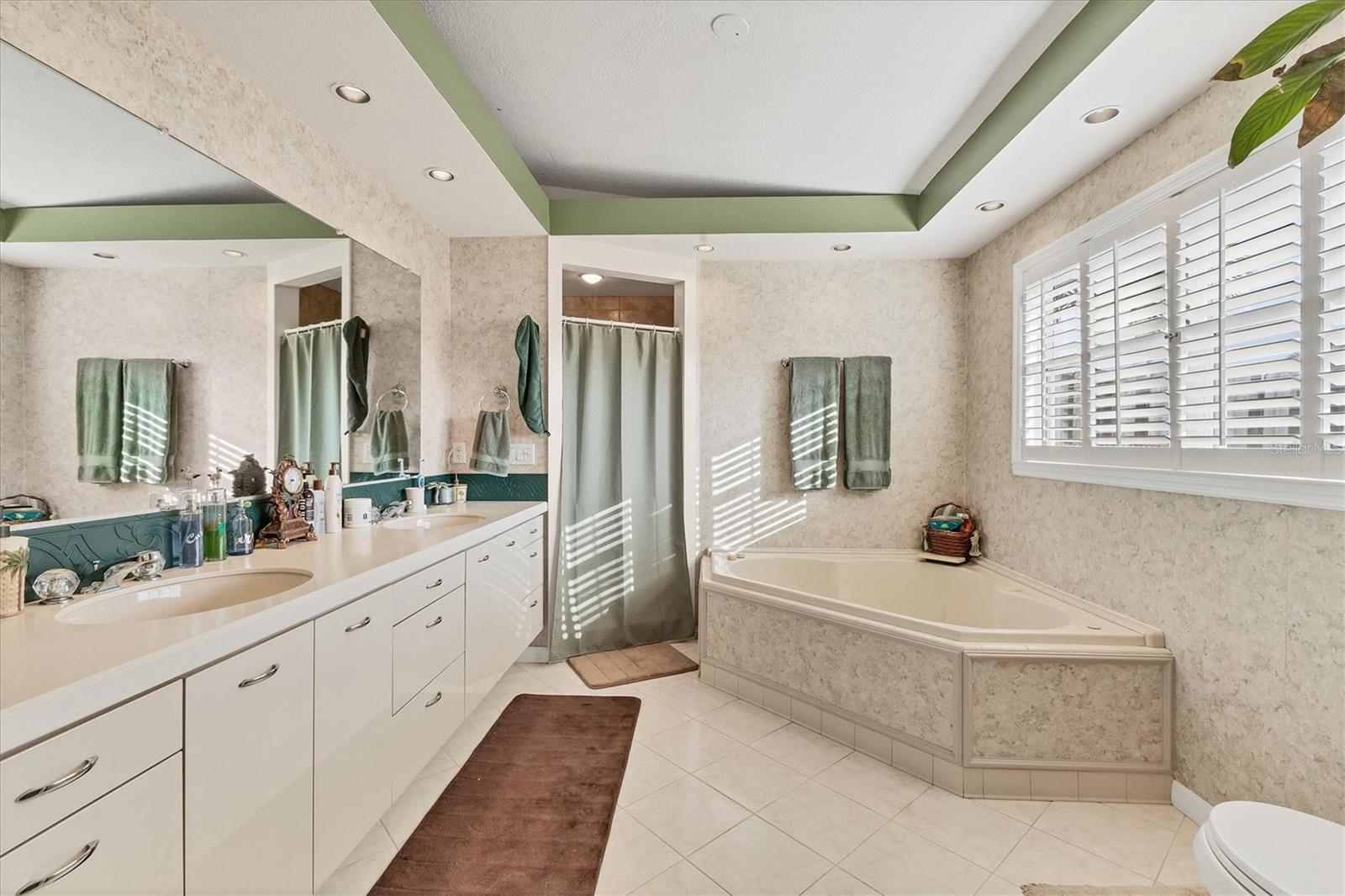 1320 MAGELLAN DR, SARASOTA, FL, 34243