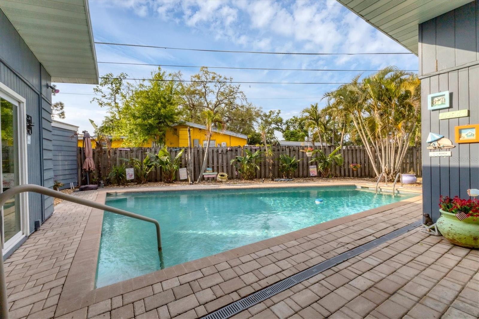 1320 MAGELLAN DR, SARASOTA, FL, 34243