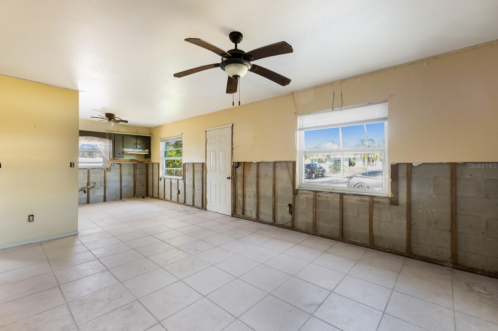 203 PEACOCK LN #B, HOLMES BEACH, FL, 34217