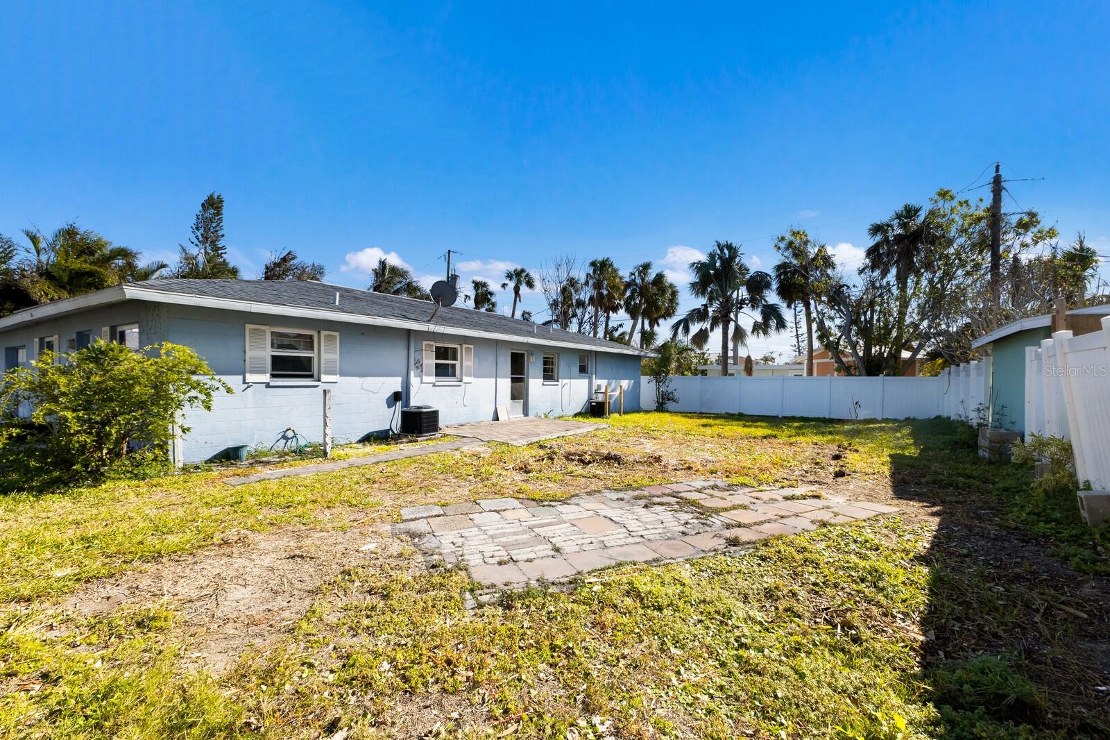 203 PEACOCK LN #B, HOLMES BEACH, FL, 34217