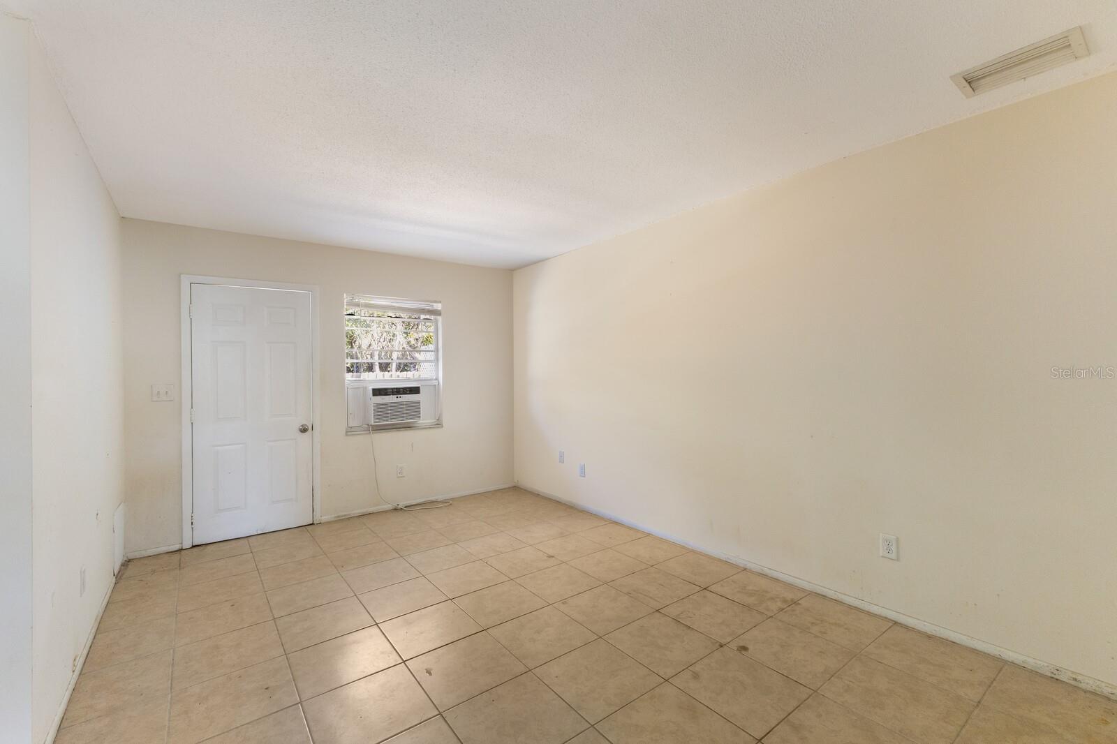 203 PEACOCK LN #B, HOLMES BEACH, FL, 34217