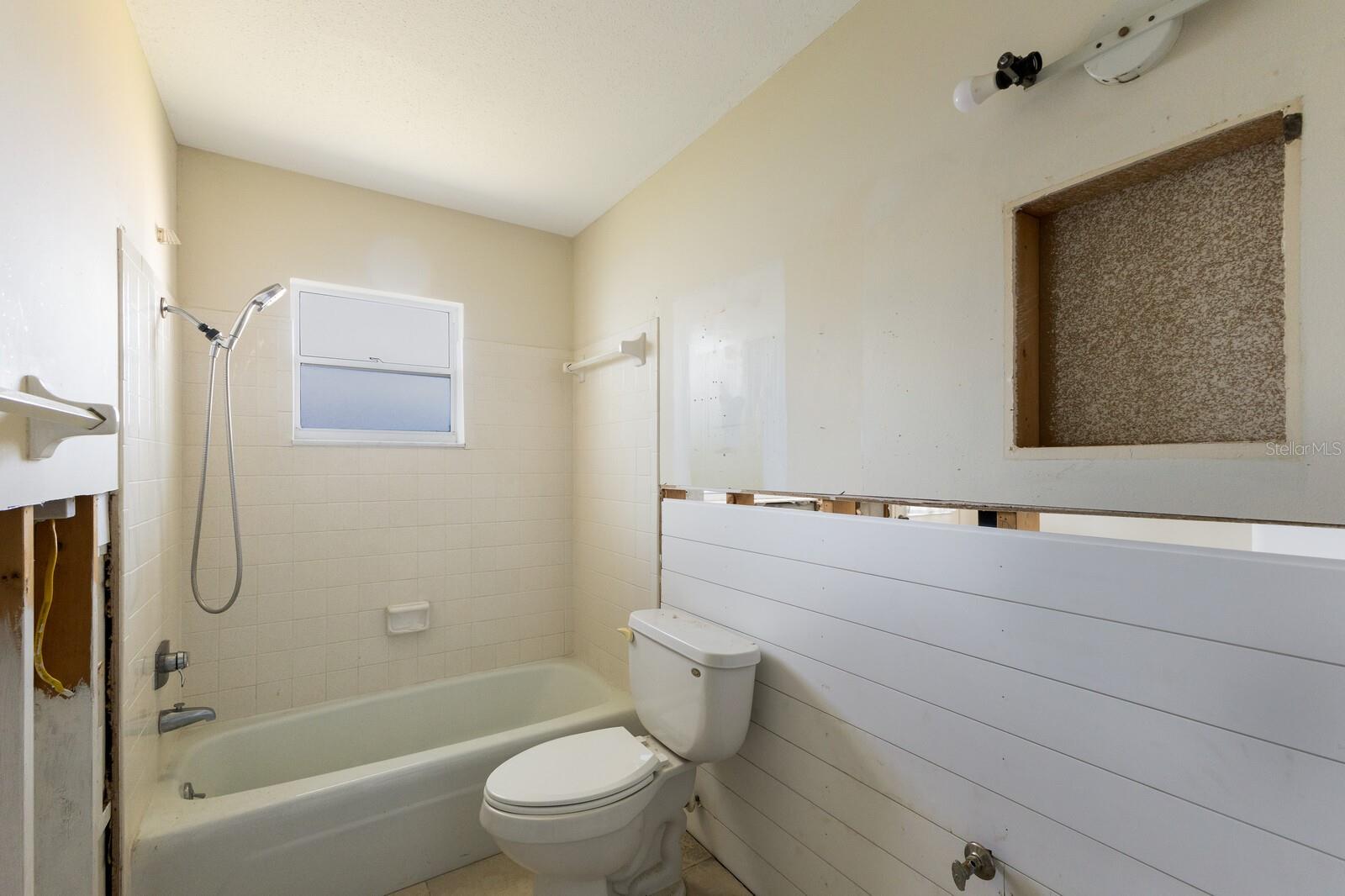 203 PEACOCK LN #B, HOLMES BEACH, FL, 34217