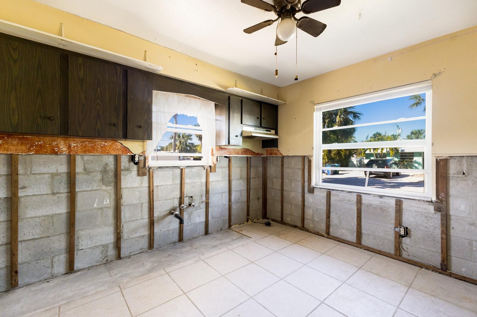203 PEACOCK LN #B, HOLMES BEACH, FL, 34217