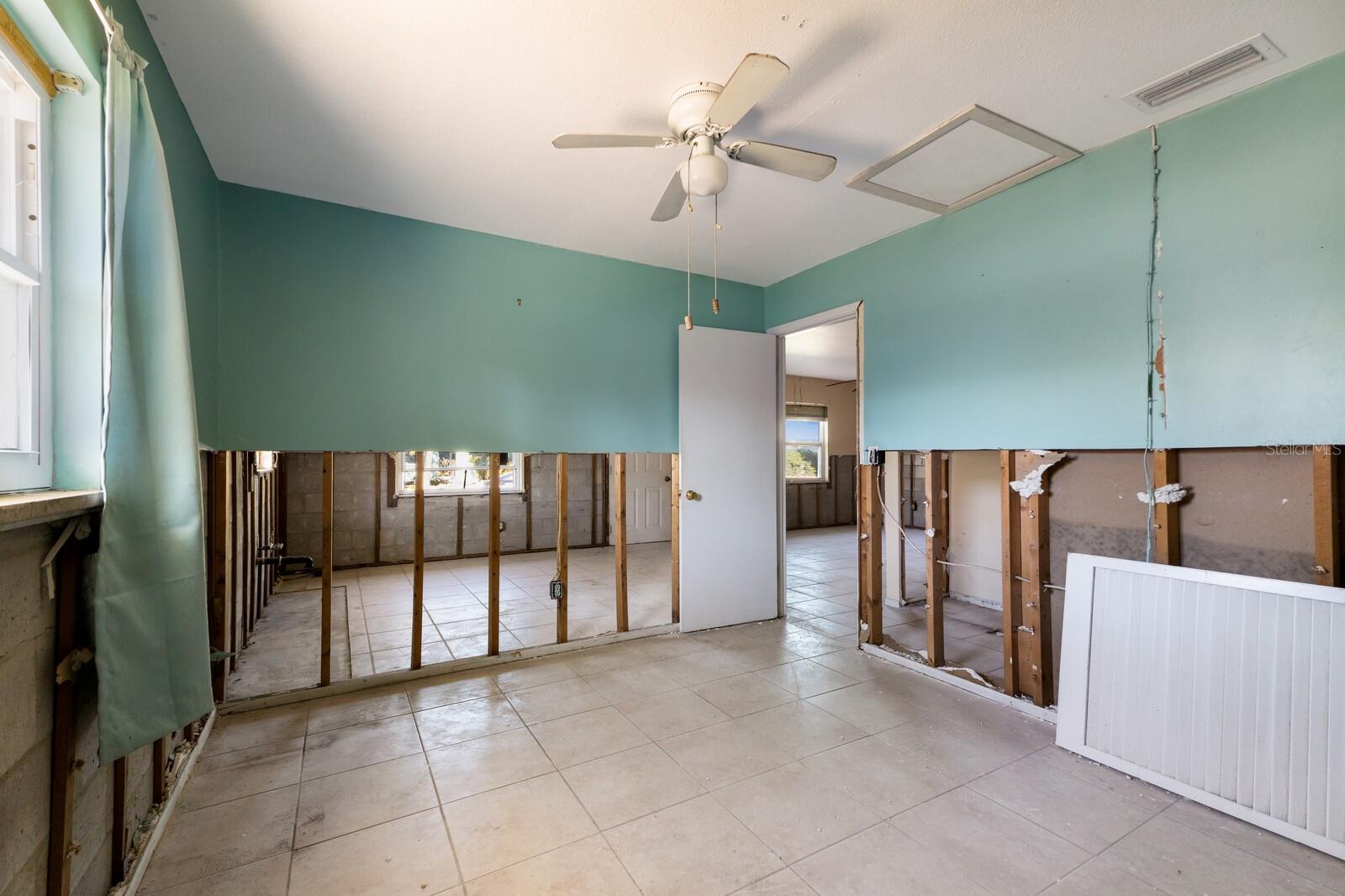 203 PEACOCK LN #B, HOLMES BEACH, FL, 34217