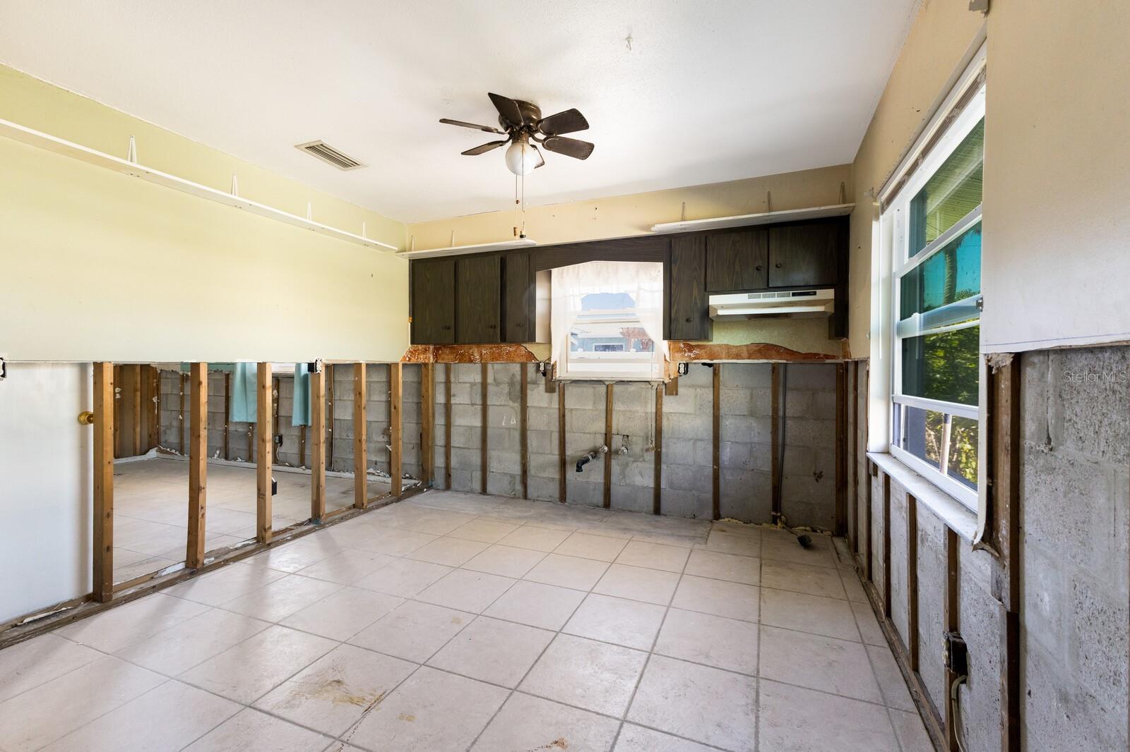 203 PEACOCK LN #B, HOLMES BEACH, FL, 34217