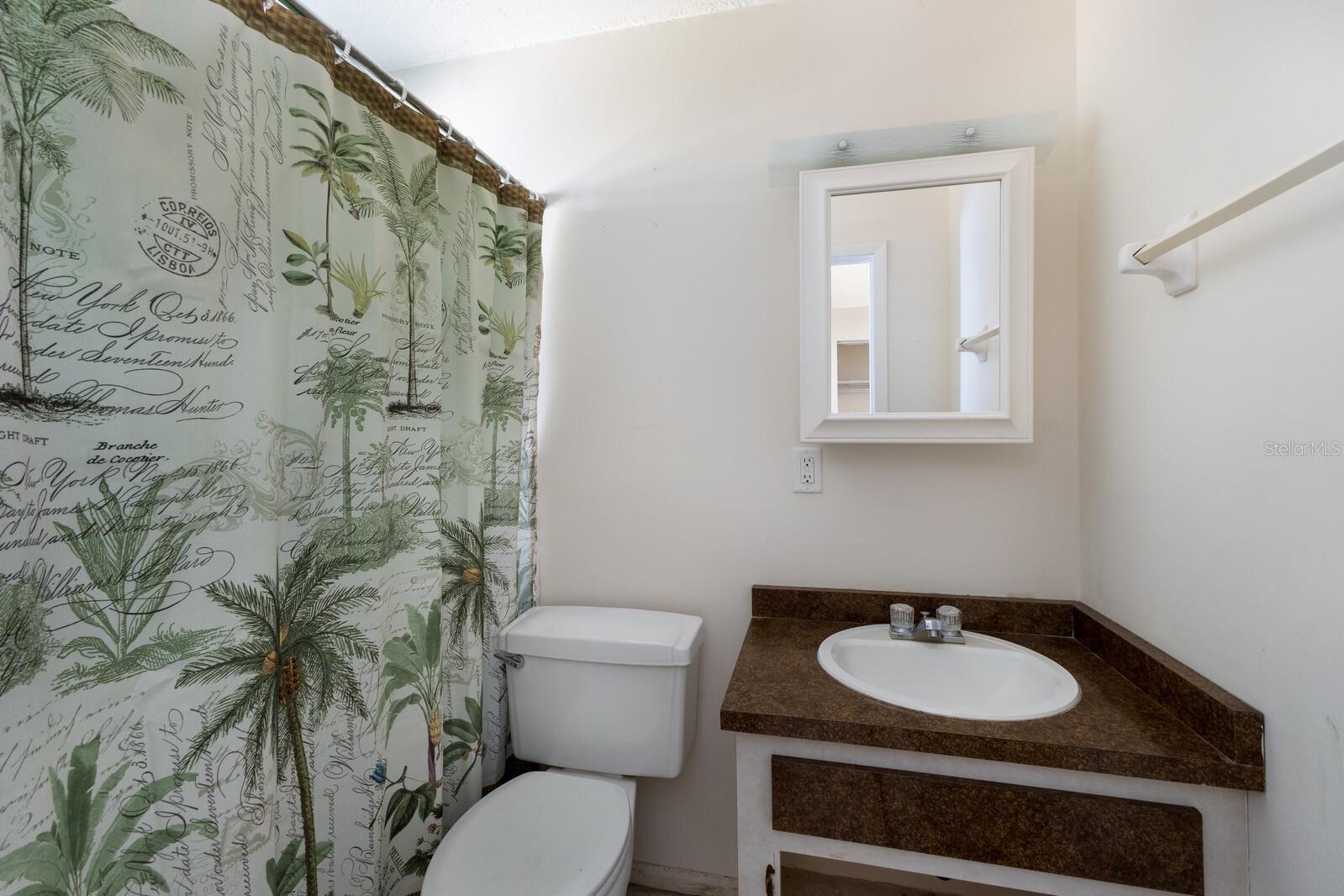 203 PEACOCK LN #B, HOLMES BEACH, FL, 34217