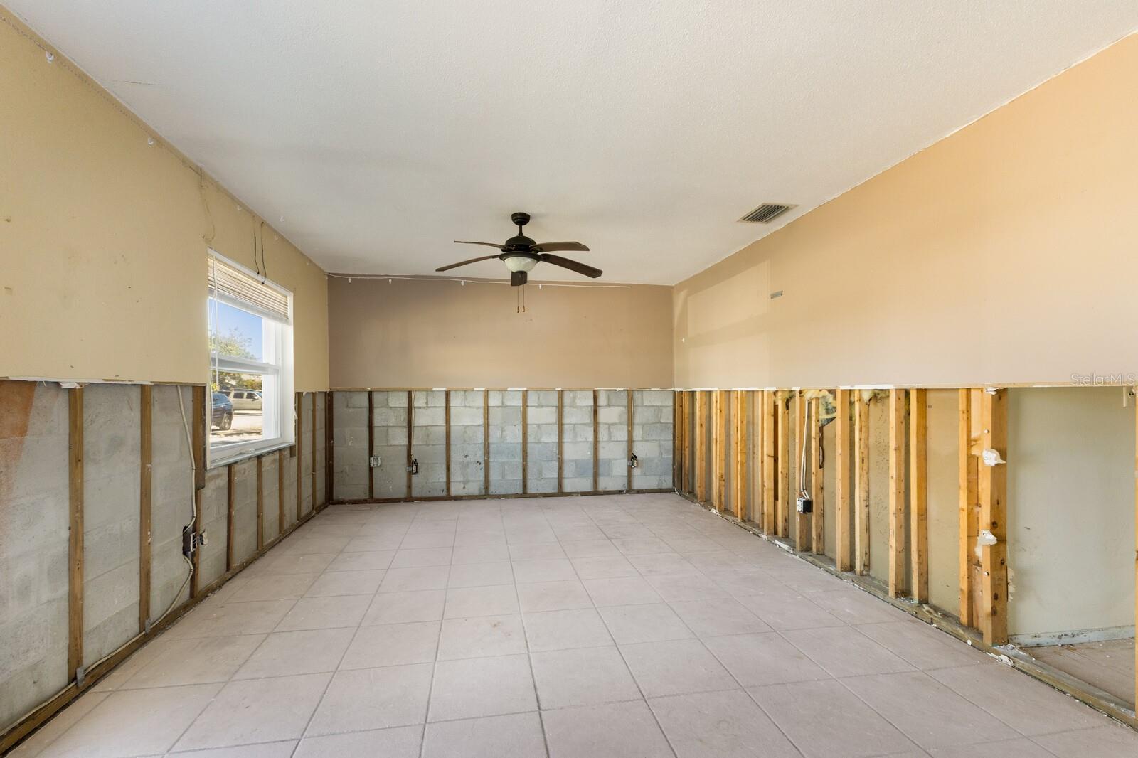 203 PEACOCK LN #B, HOLMES BEACH, FL, 34217