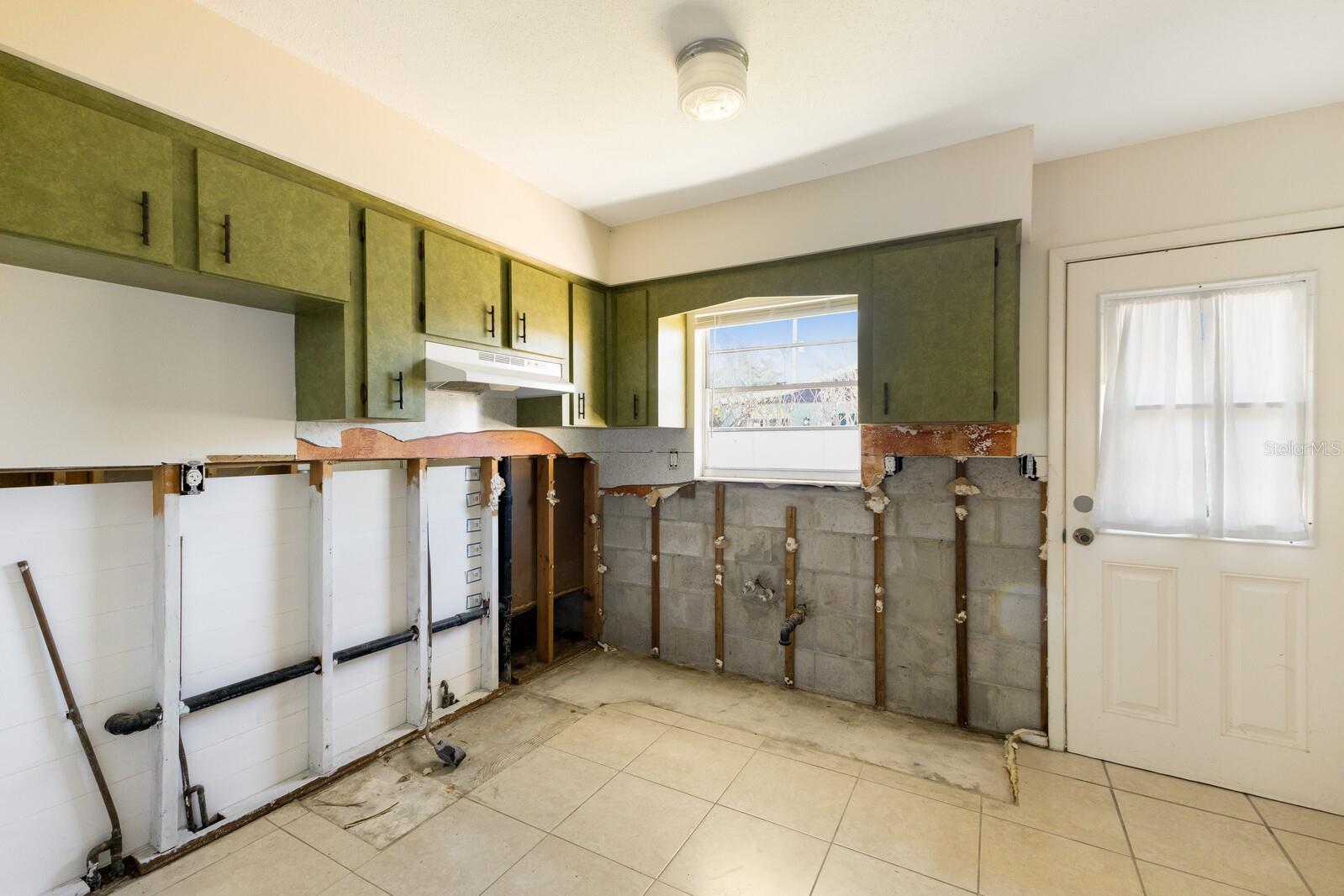 203 PEACOCK LN #B, HOLMES BEACH, FL, 34217