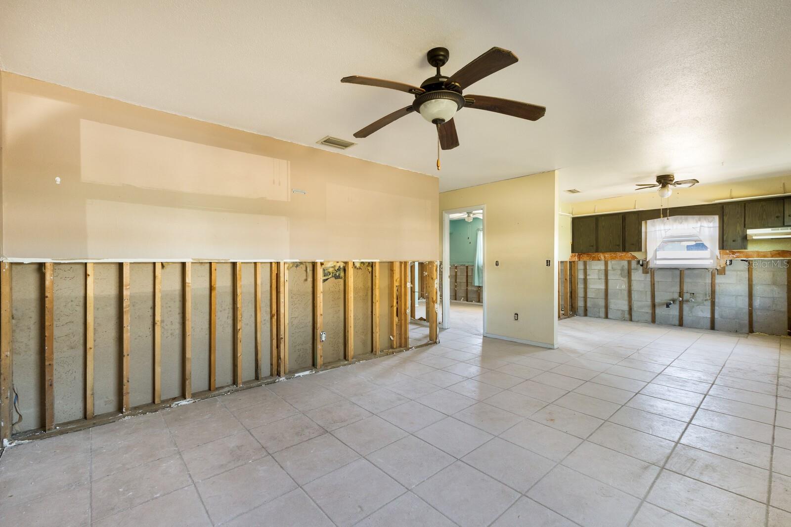 203 PEACOCK LN #B, HOLMES BEACH, FL, 34217