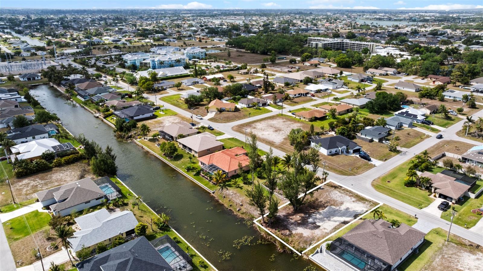 216 SE 15TH TER, CAPE CORAL, FL, 33990