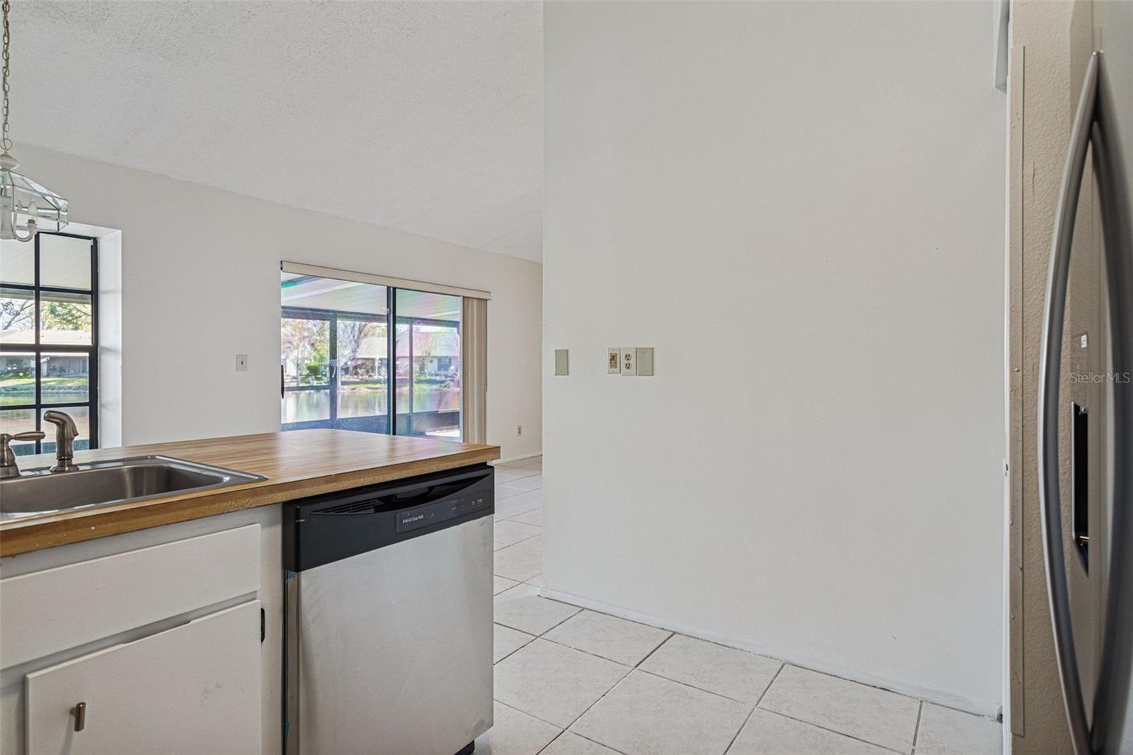 4054 SHORESIDE CIR, TAMPA, FL, 33624
