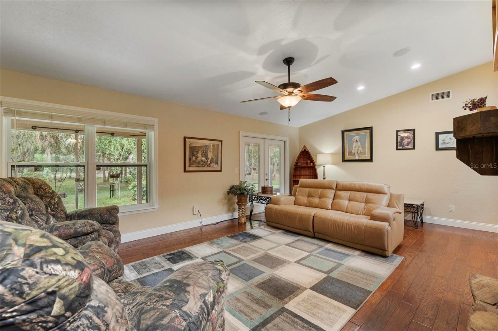 405 E HALL RD, MERRITT ISLAND, FL, 32953