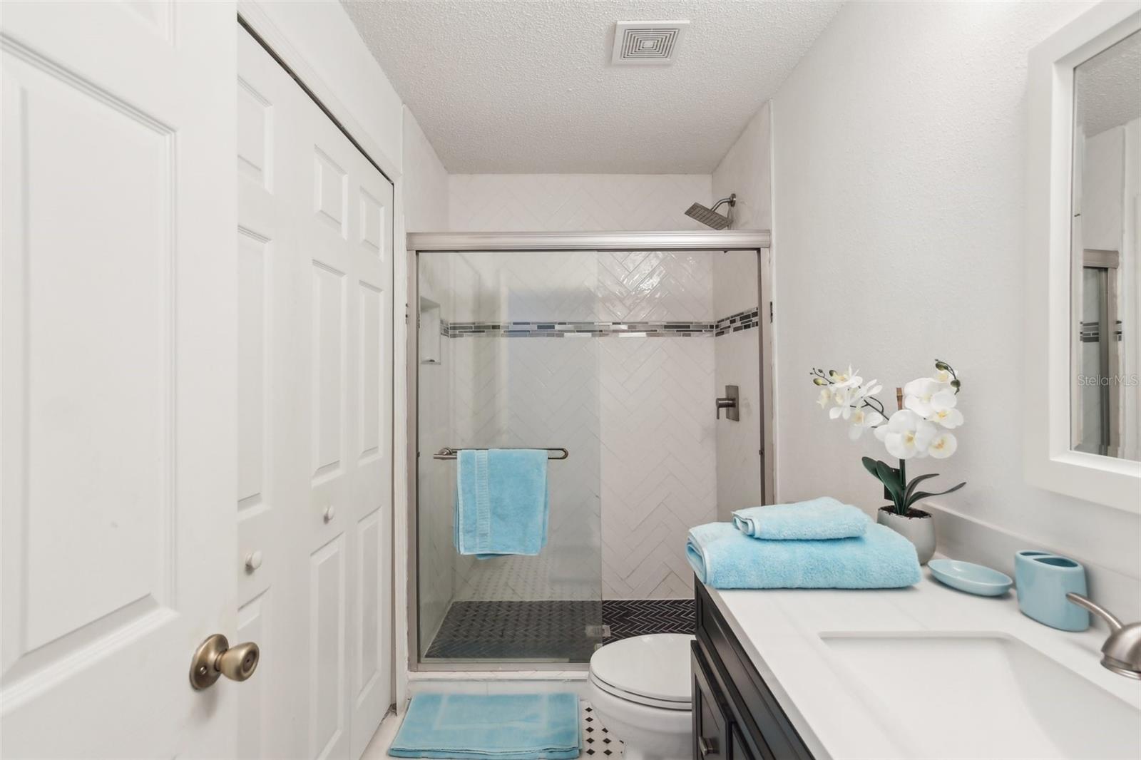 18187 PARADISE POINT DR, TAMPA, FL, 33647