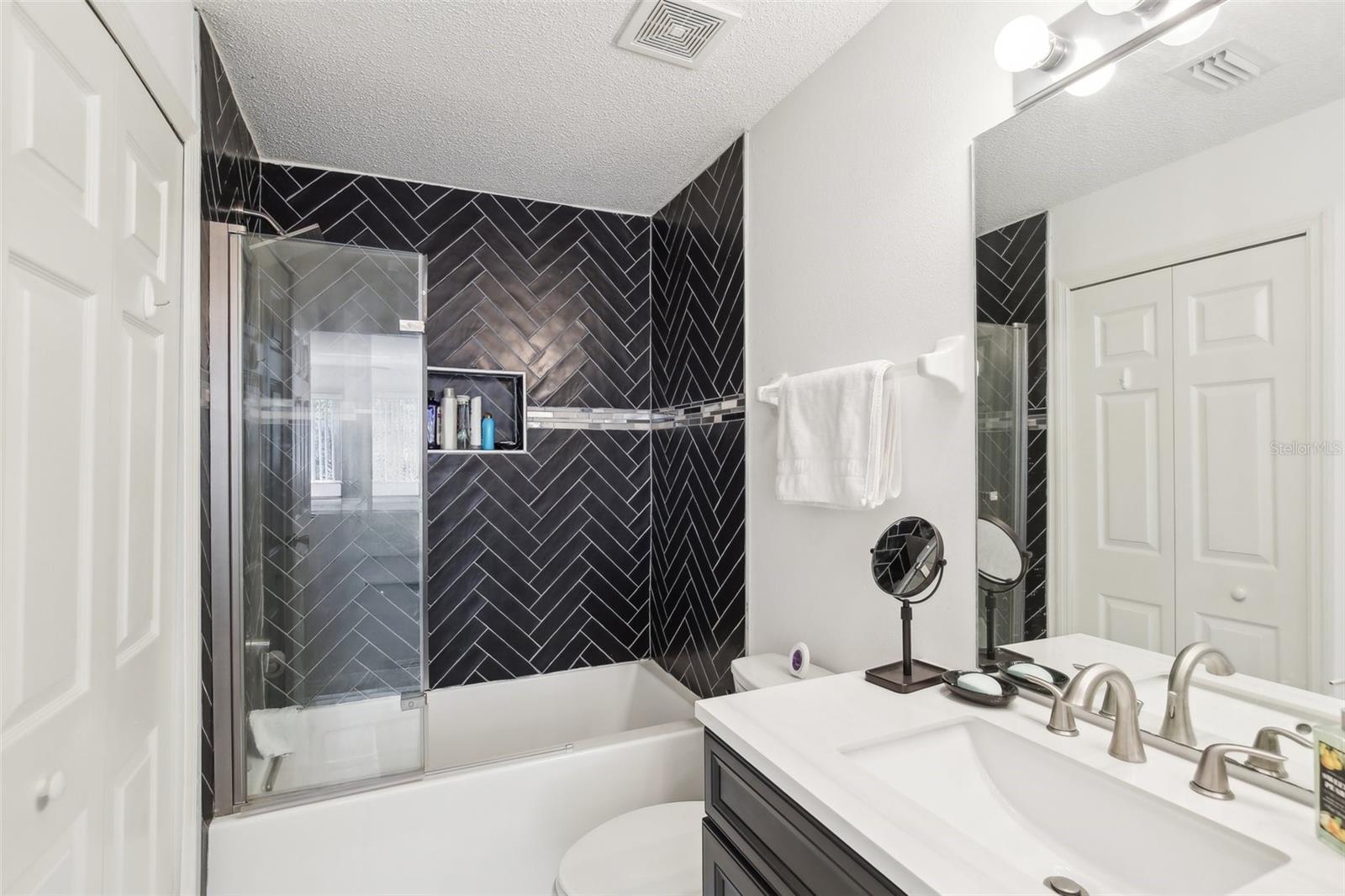 18187 PARADISE POINT DR, TAMPA, FL, 33647