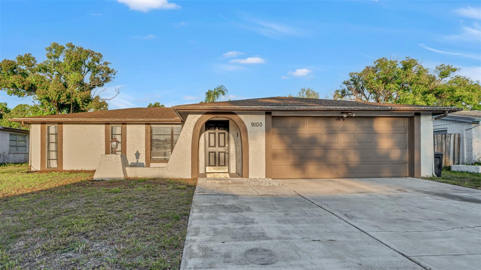 9100 HUNT CLUB LN, PORT RICHEY, FL, 34668