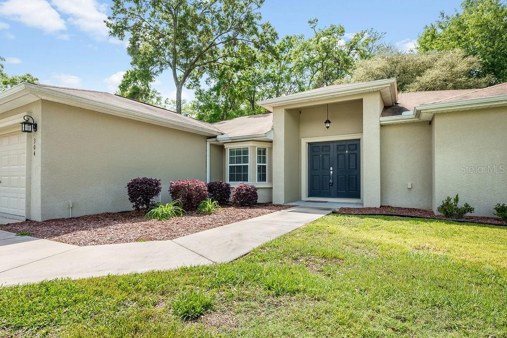 304 WOODS LANDING DR, LADY LAKE, FL, 32159