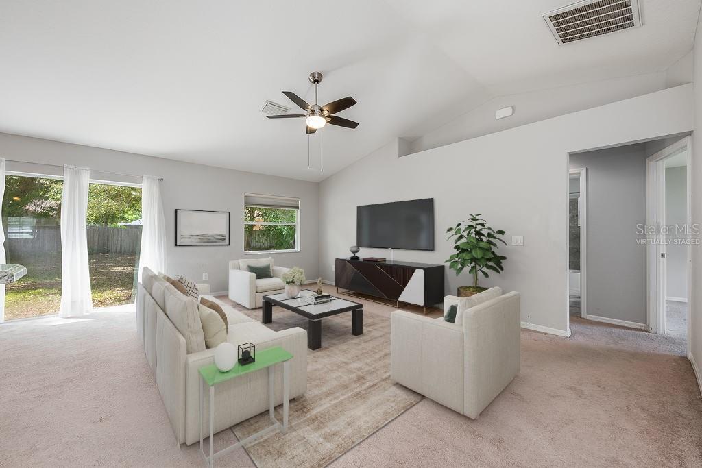 304 WOODS LANDING DR, LADY LAKE, FL, 32159