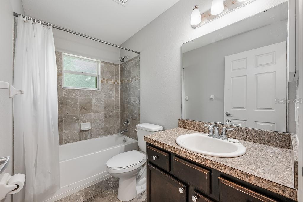 304 WOODS LANDING DR, LADY LAKE, FL, 32159