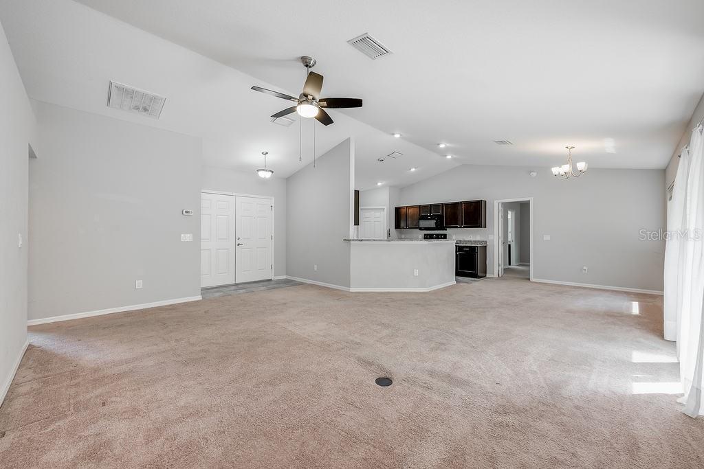 304 WOODS LANDING DR, LADY LAKE, FL, 32159