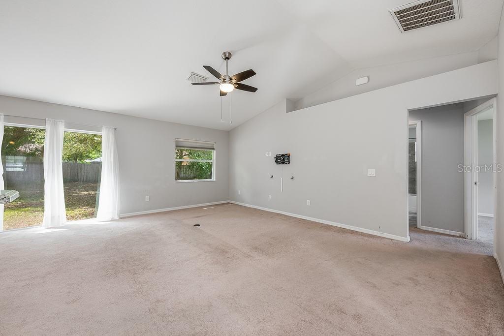 304 WOODS LANDING DR, LADY LAKE, FL, 32159