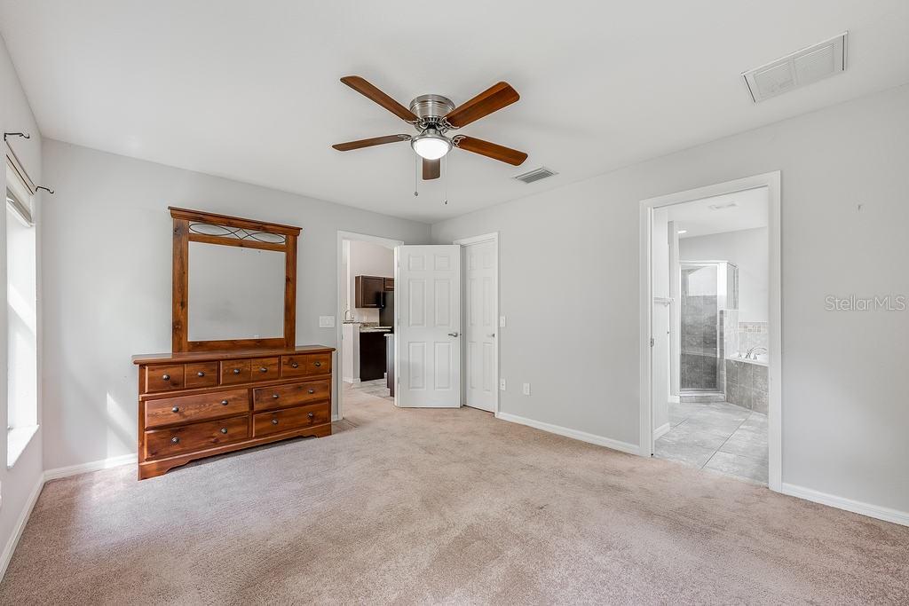 304 WOODS LANDING DR, LADY LAKE, FL, 32159