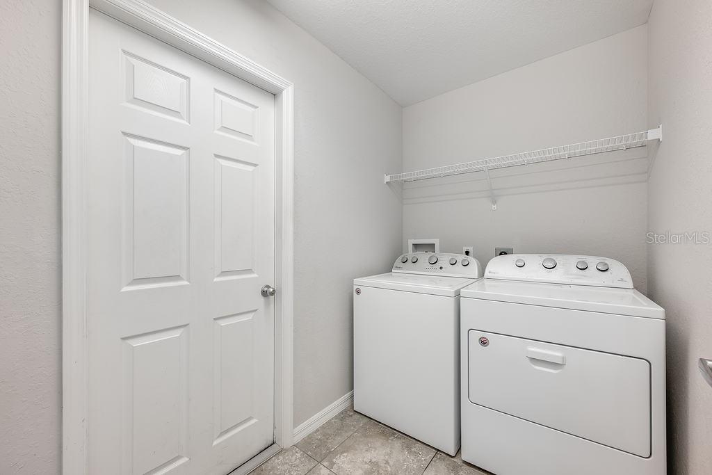 304 WOODS LANDING DR, LADY LAKE, FL, 32159