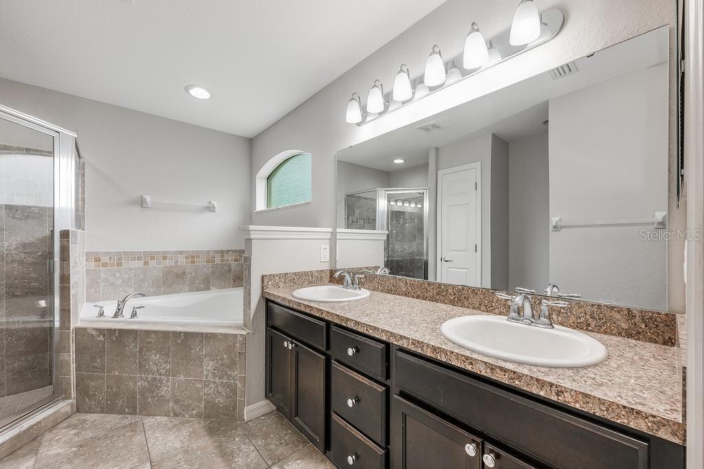 304 WOODS LANDING DR, LADY LAKE, FL, 32159