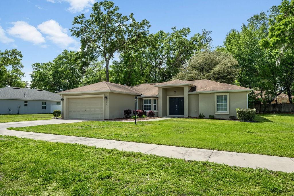 304 WOODS LANDING DR, LADY LAKE, FL, 32159