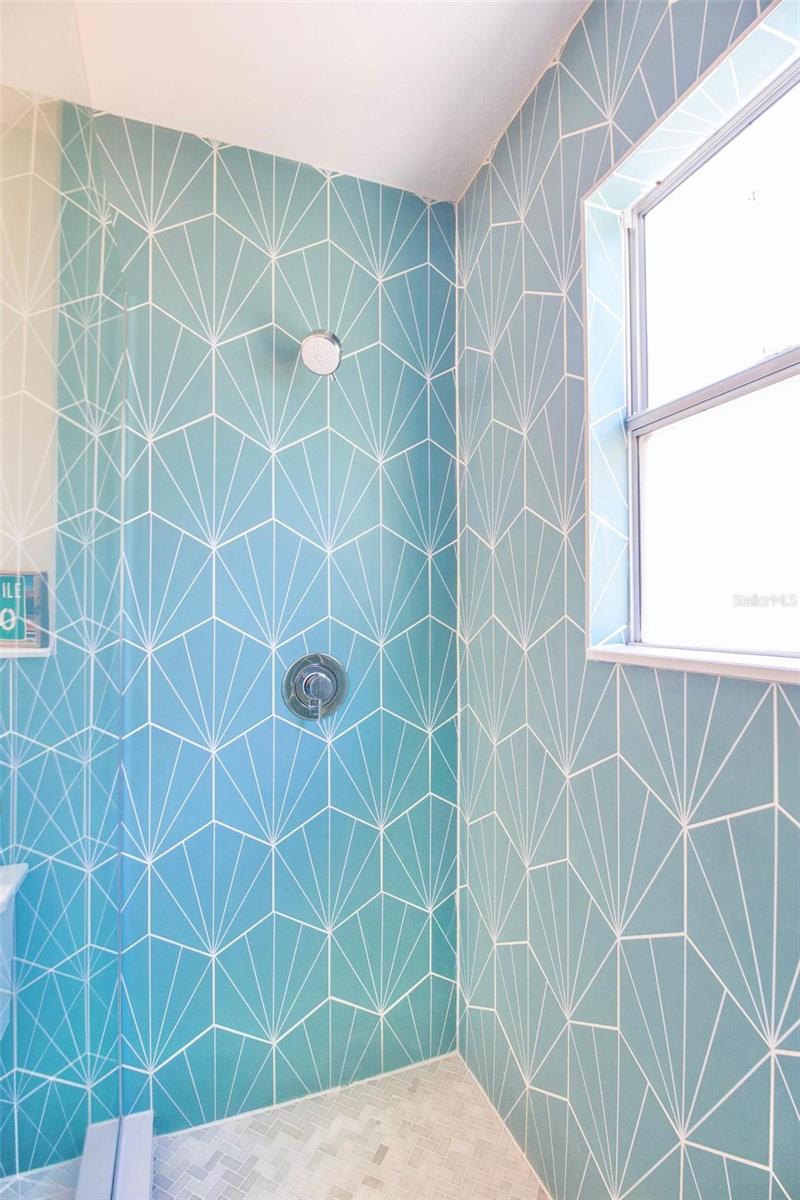 747 39TH AVE NE, ST PETERSBURG, FL, 33703