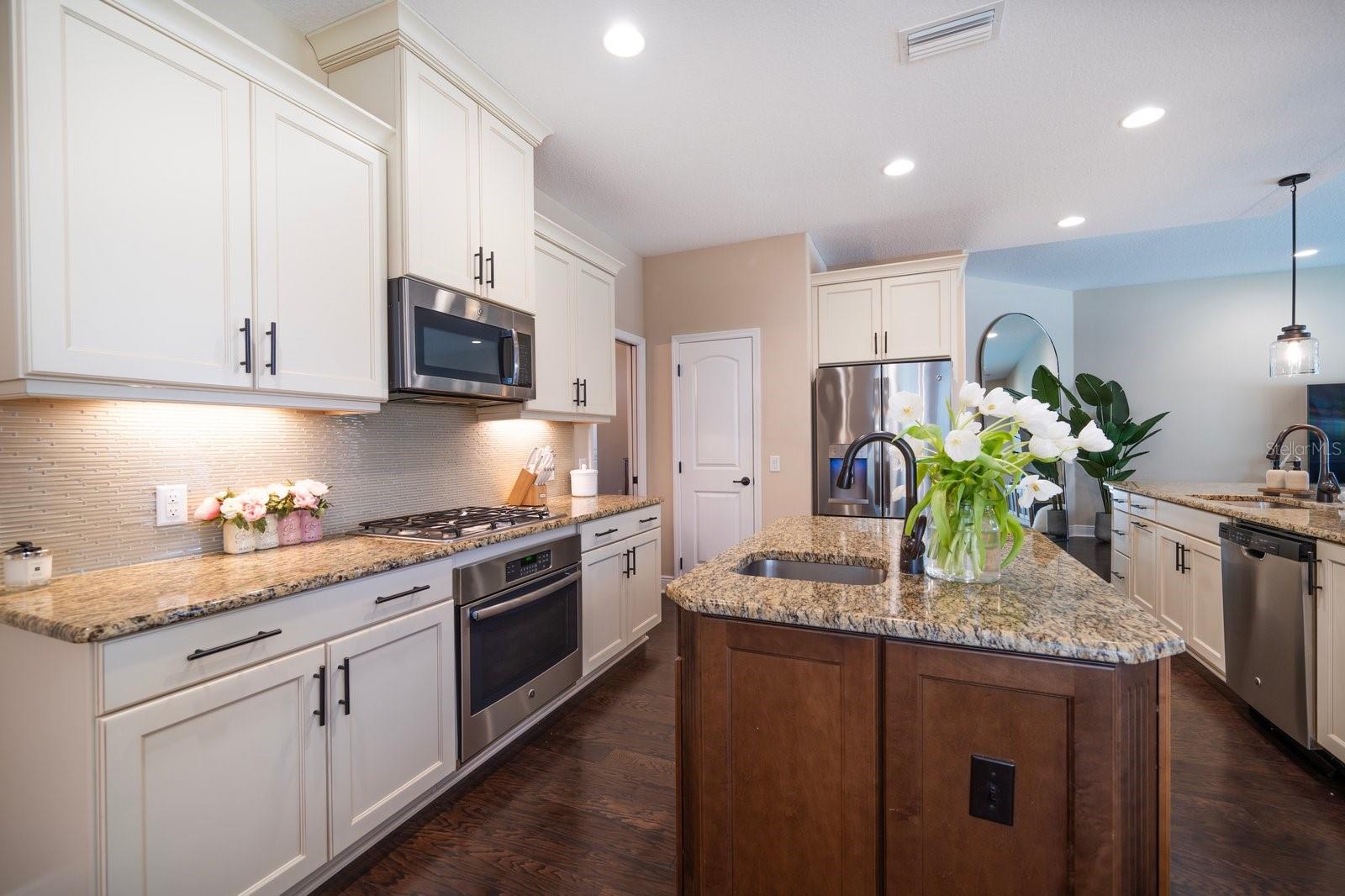 2202 HIGHWOOD CT, DUNEDIN, FL, 34698