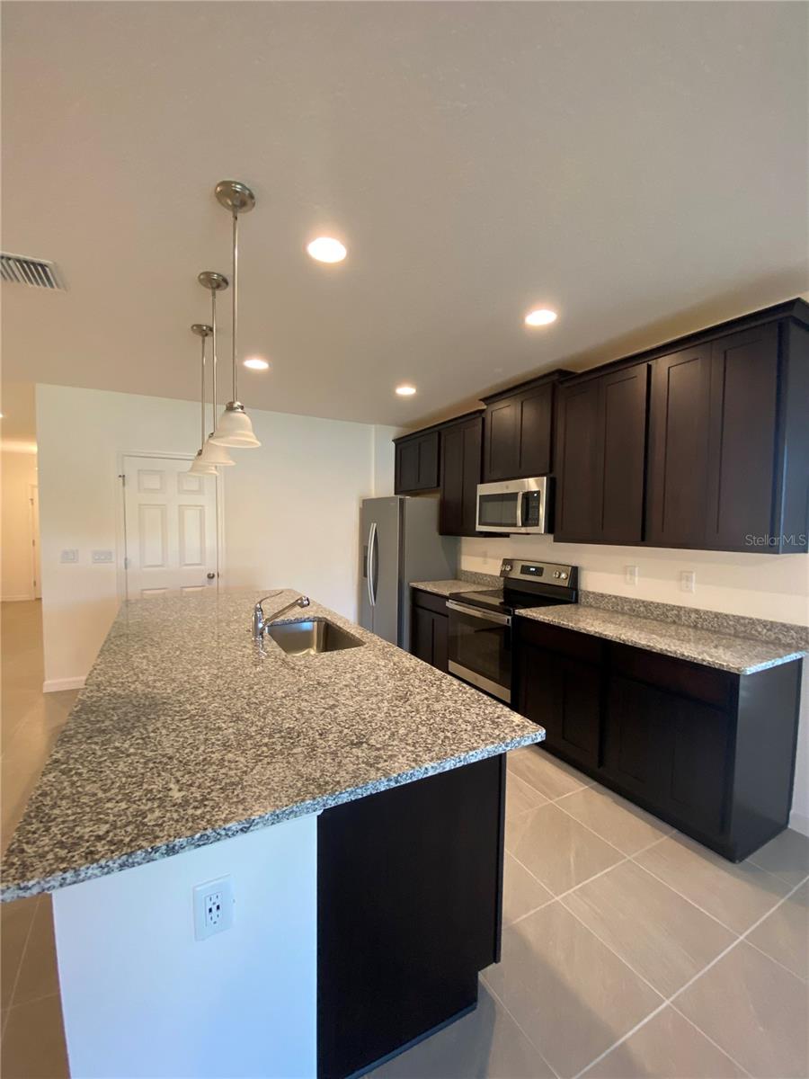 548 DARSHIRE AVE, EUSTIS, FL, 32736