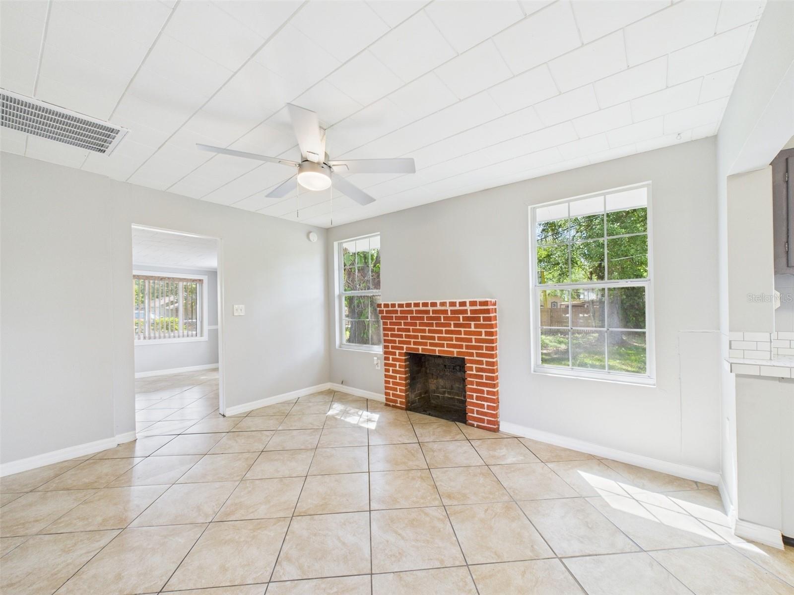 348 GORDON AVE, LAKE WALES, FL, 33859