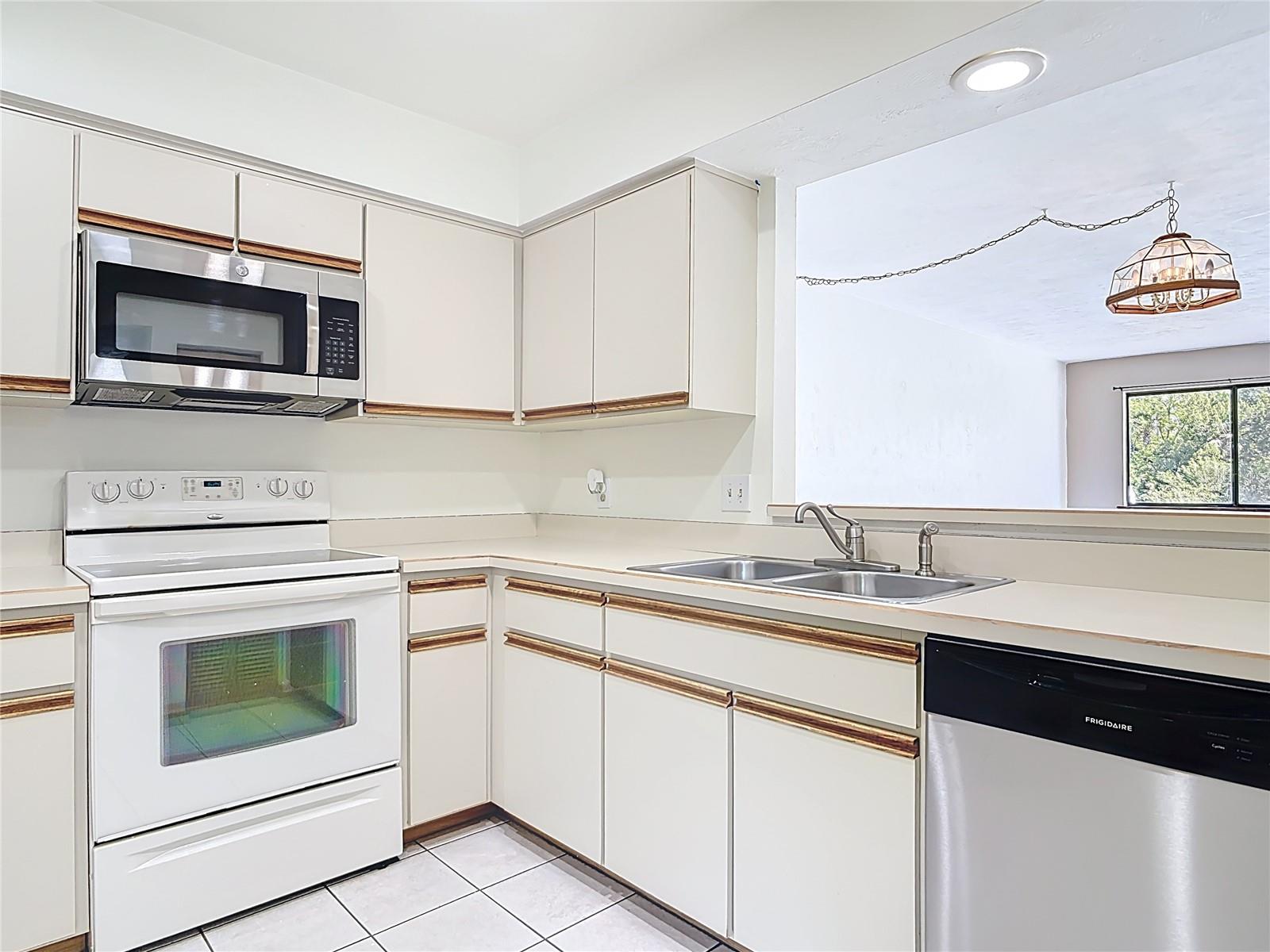 509 LAKE BRIDGE DR, ORMOND BEACH, FL, 32174