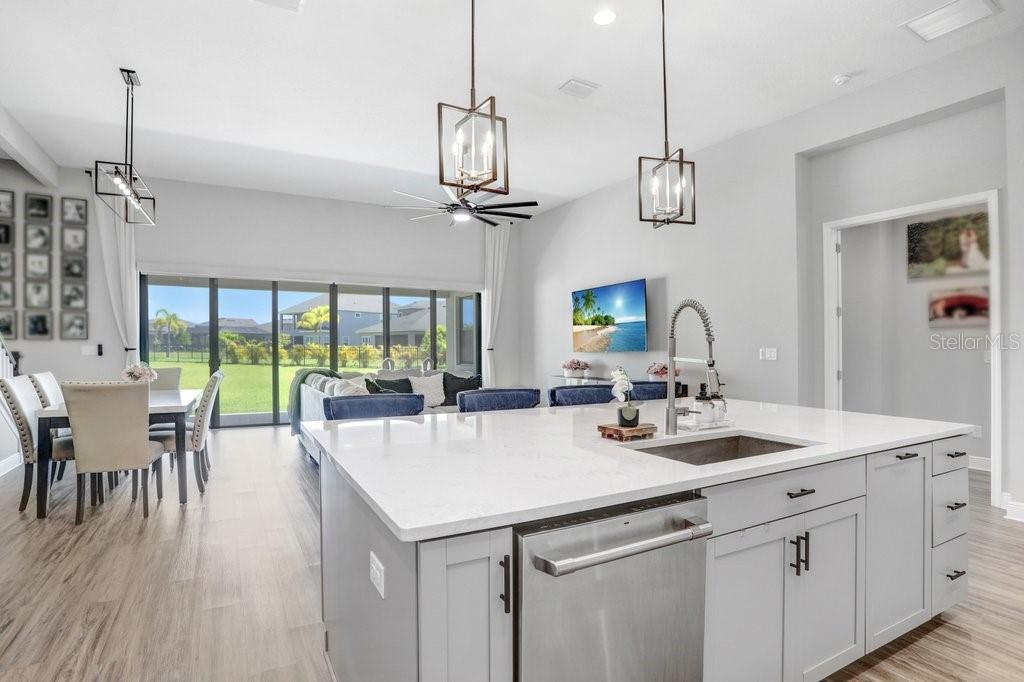 7008 MAINLAND AVE, APOLLO BEACH, FL, 33572