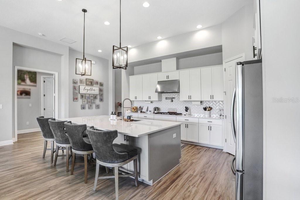 7008 MAINLAND AVE, APOLLO BEACH, FL, 33572