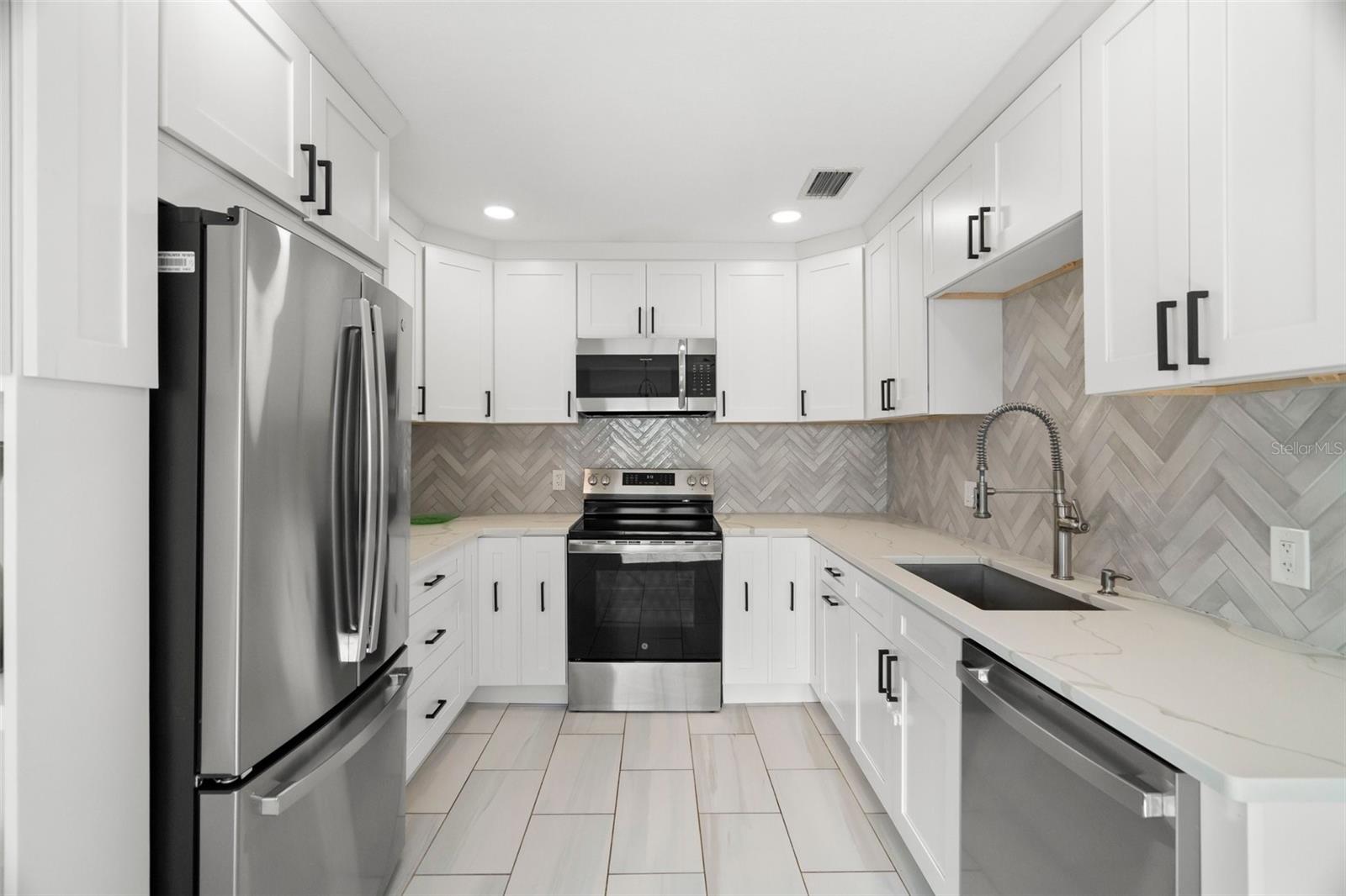 347 PATICA RD NE, ST PETERSBURG, FL, 33702